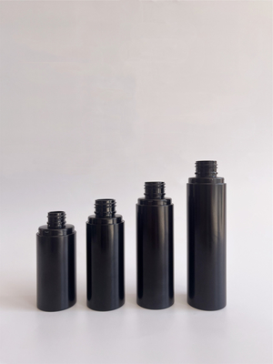 Kosmetische Plastikflaschen mit 20/24 Hals-Größe ODM mit Sprüher-Pumpen-Emulsions-Pumpe und Abdeckhaube